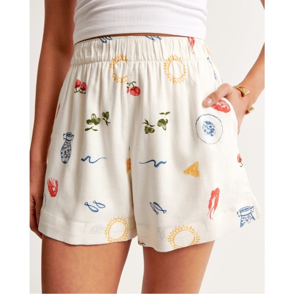 Abercrombie & Fitch Floral White Shorts